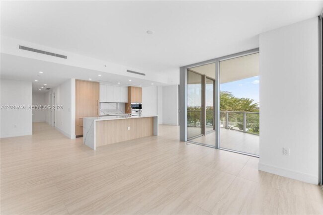 Building Photo - 2411 Laguna Cir