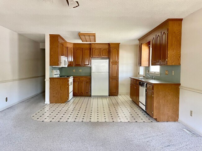 Building Photo - 1004 Orangewood St