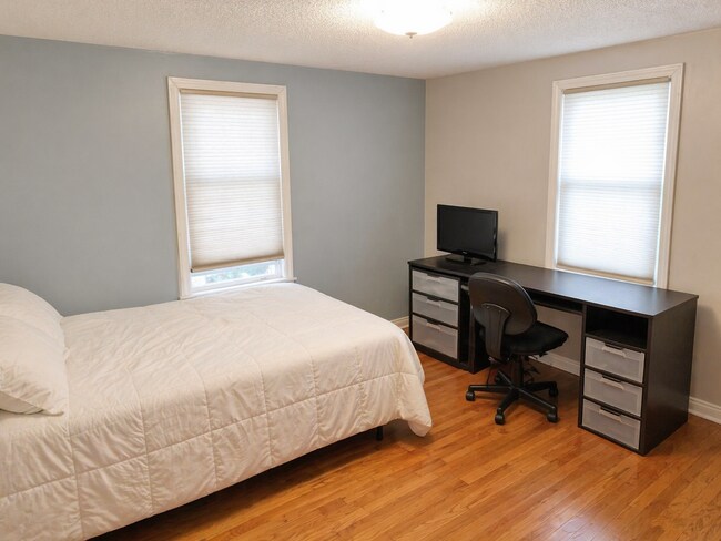 Building Photo - 4-Bedroom Home for Rent in the Heart of Sixteen Acres