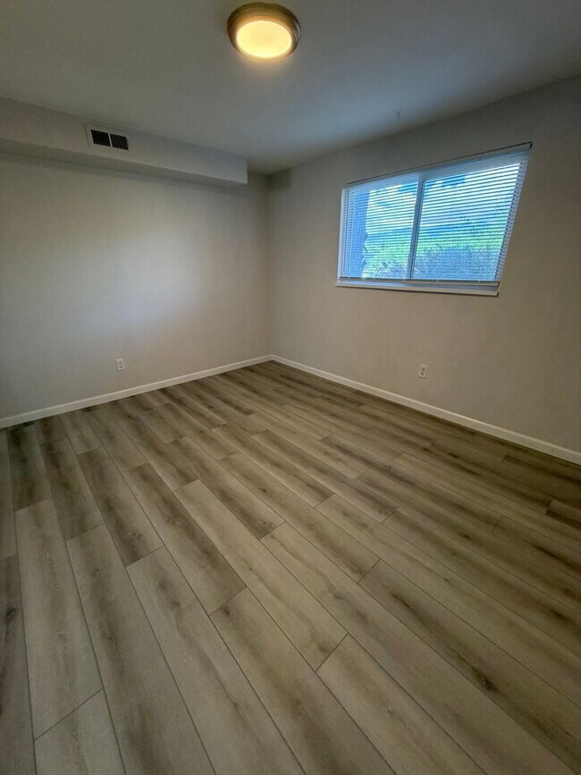 Building Photo - 1809 Eagle View Dr