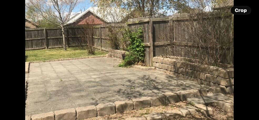 Building Photo - 2622 N Brush Creek Dr