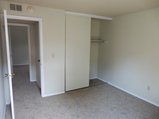 Building Photo - LOVELY spacious 2 bed/2 bath Westminster condo