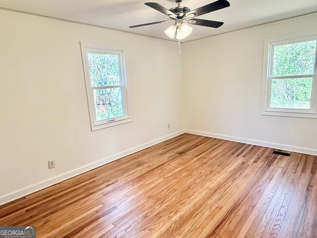 Building Photo - 110 Elm Dr