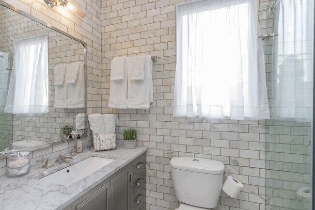 Building Photo - 1064B 2nd Ave S