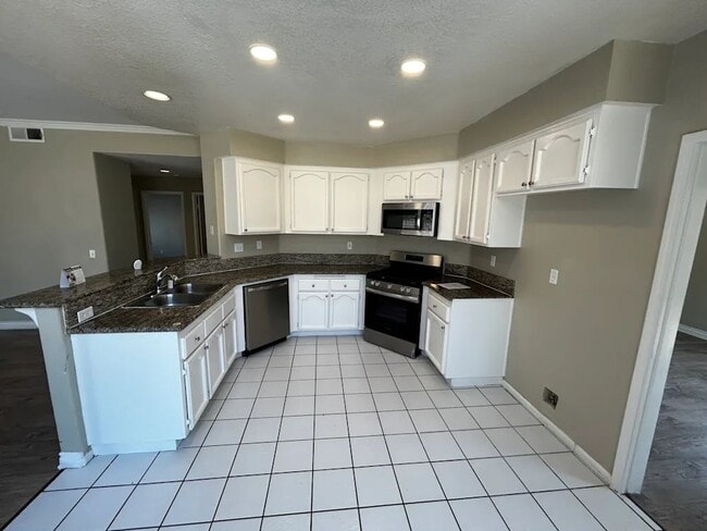 Building Photo - 2800 Longhorn St