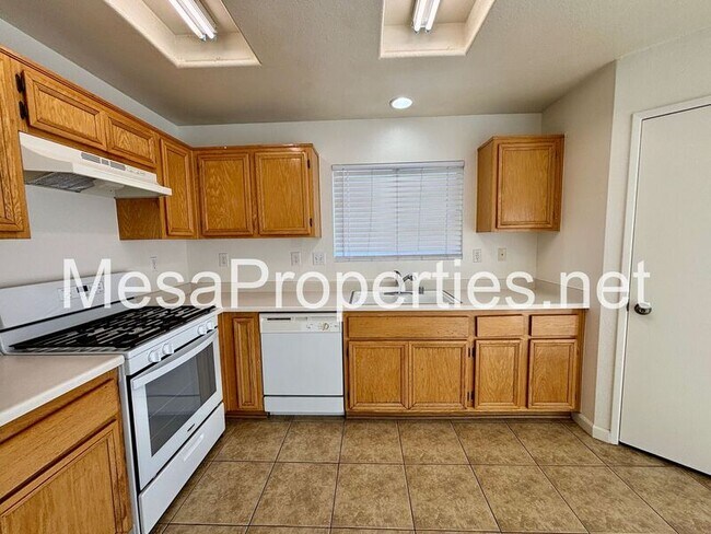 Building Photo - 13539 Merry Oaks St