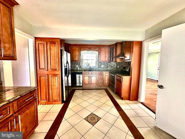 Building Photo - 4128 Point Hollow Ln