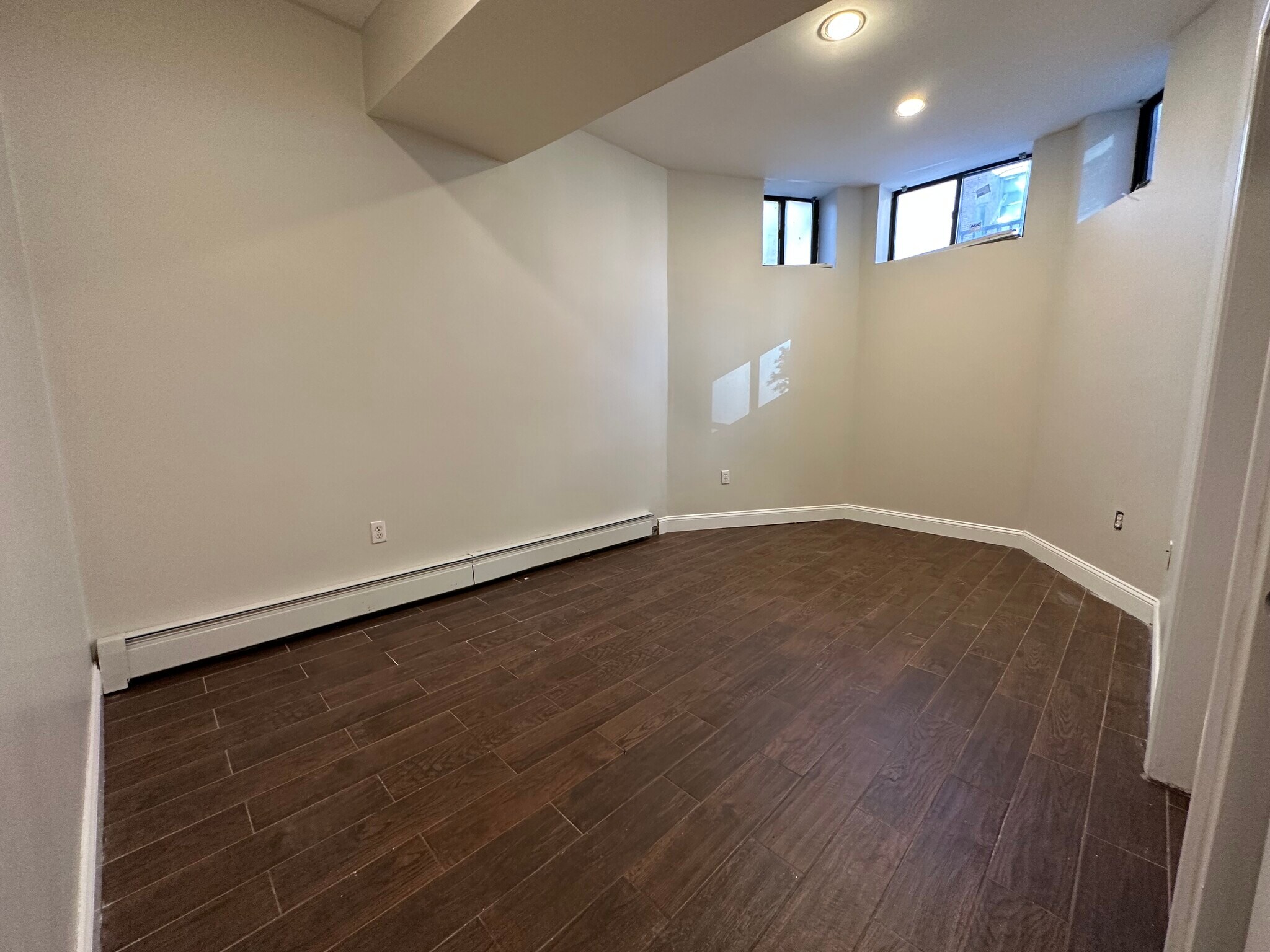 Building Photo - 15 St Germain St