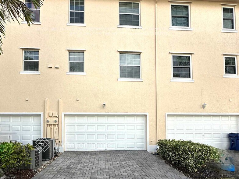 Building Photo - 1529 Cades Bay Ave