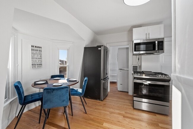 Building Photo - 54 Bonair St