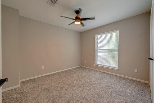 Building Photo - 14736 Perthshire Rd