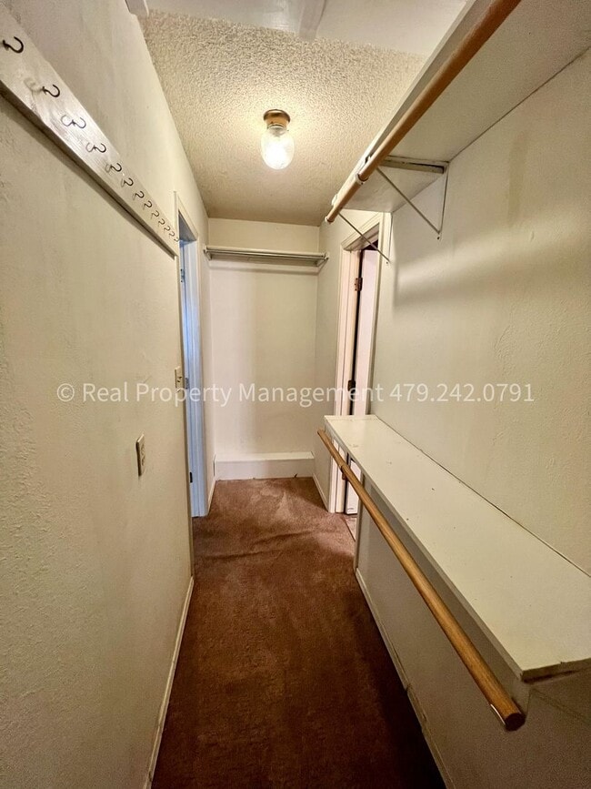 Building Photo - Greenwood House Coming in JUNE! 3 bed 1 bath
