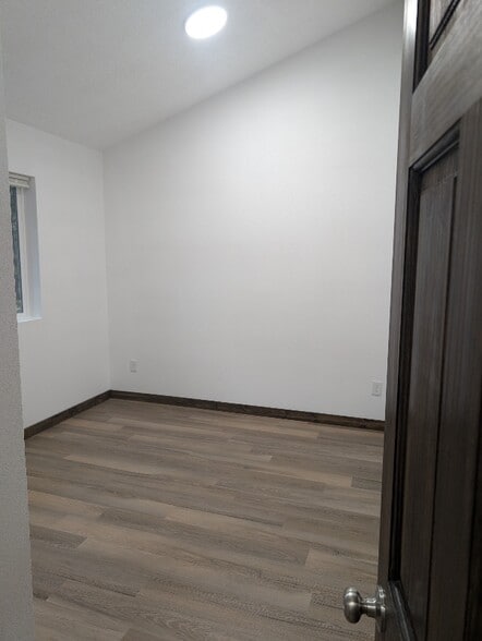 Building Photo - 320 S Toutle Rd