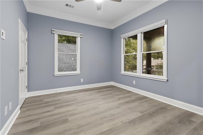 Building Photo - 325 Holderness St SW