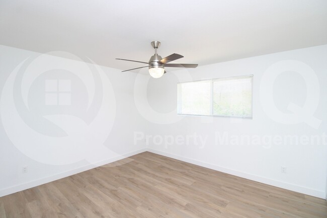 Building Photo - 10312 E Cactus Rd