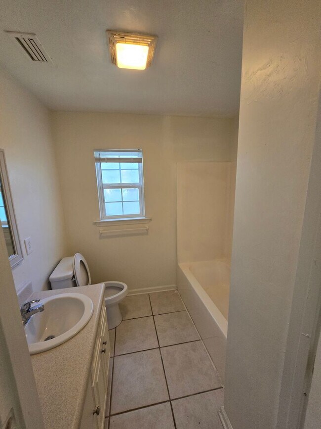 Building Photo - P735