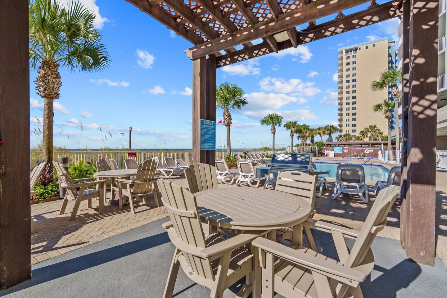 Awesome gulf side picnic and grill area! - 10625 Front Beach Rd