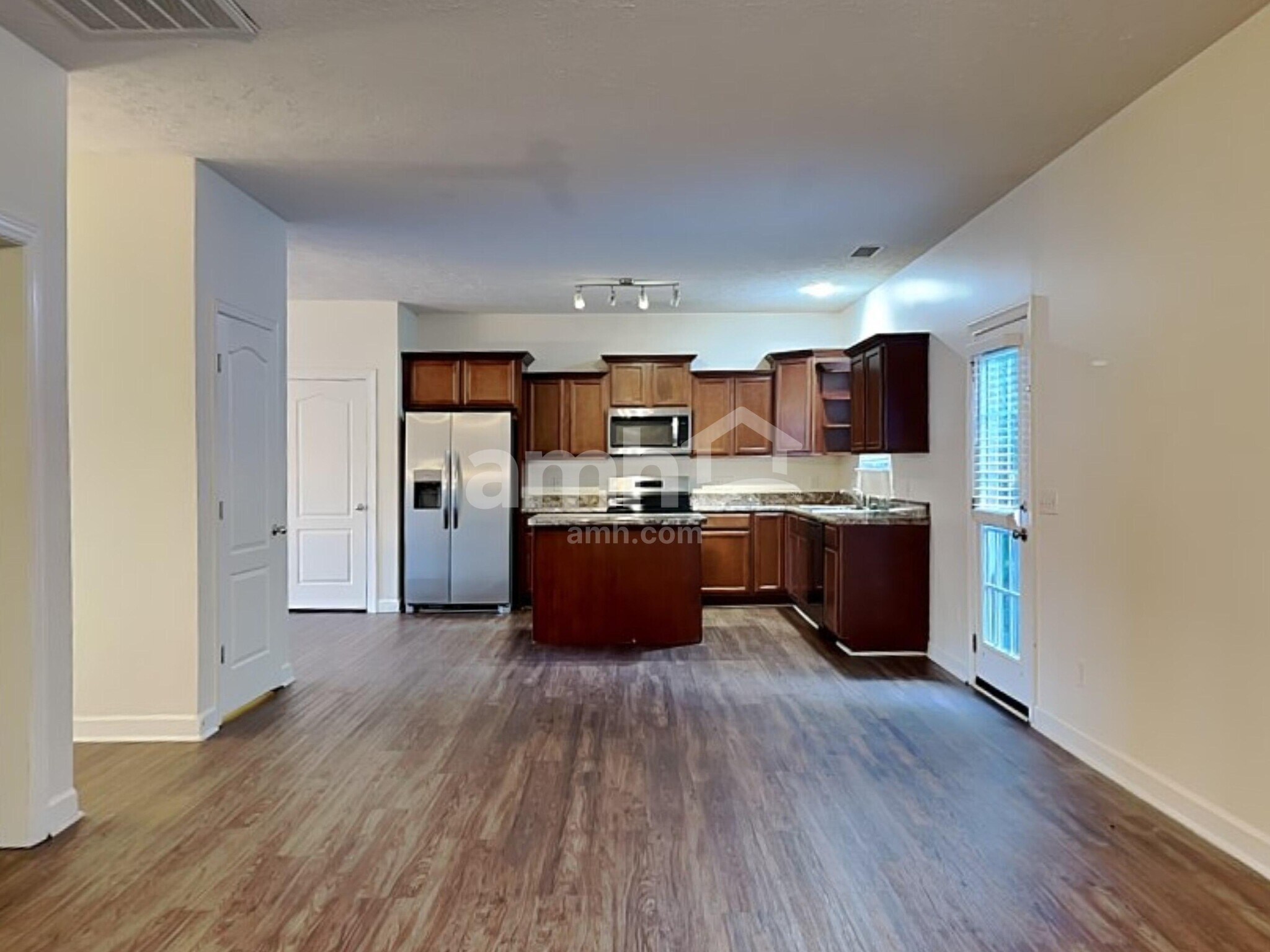 Building Photo - 1409 Napa Pt W