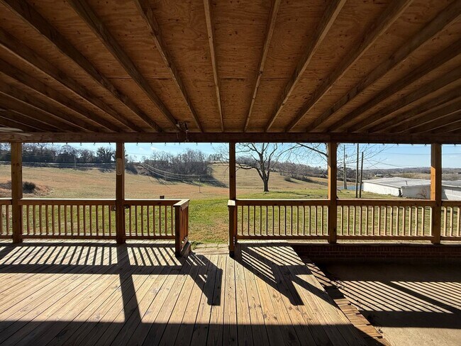 Building Photo - 2 Bedroom 1.5 Bath Home in Greeneville, TN