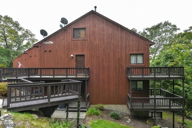 Building Photo - 6 Steamboat Dr