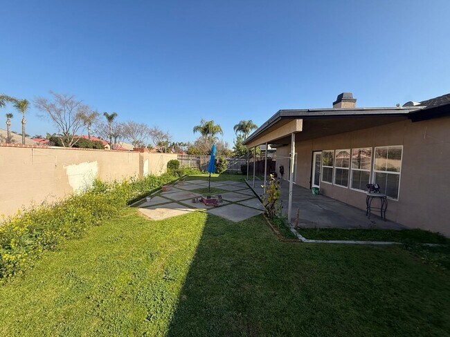 Building Photo - Spacious 4-Bedroom, 2-Bathroom Home in Southwest Bakersfield