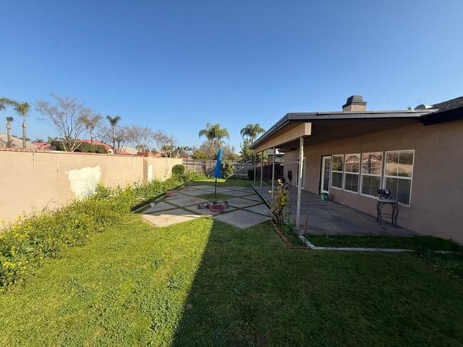 Building Photo - Spacious 5-Bedroom, 2-Bathroom Home in Southwest Bakersfield