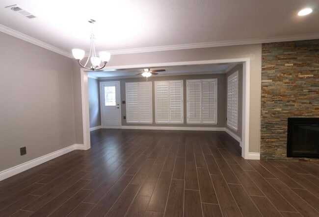 Building Photo - 2842 River Birch Dr