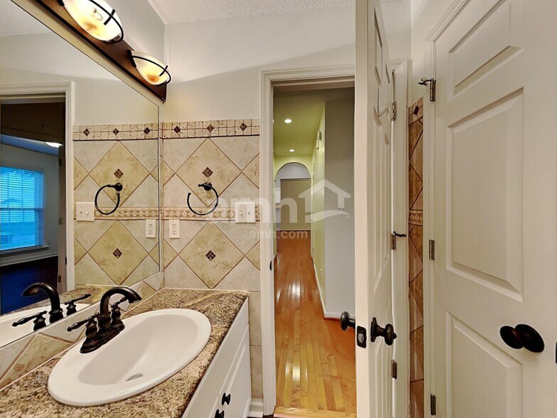 Building Photo - 401 Onyx Ln