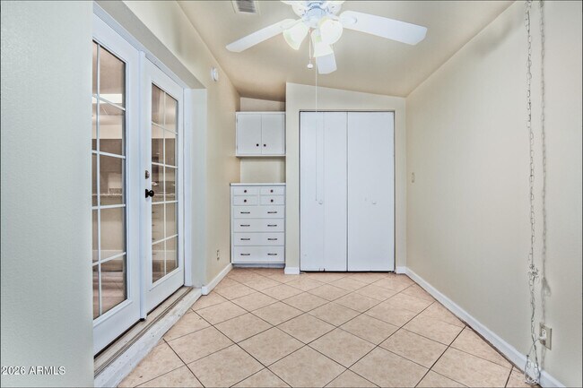 Building Photo - 932 E Concorda Dr