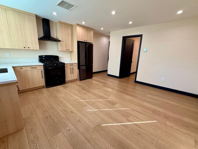 Building Photo - 7309 Yarmouth Ave