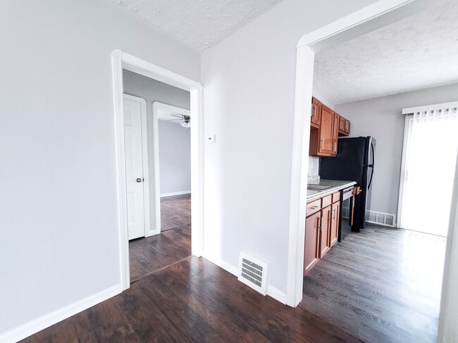 Building Photo - 3 Bed - 1.5 Bath Cape Cod for Rent in Willowick!