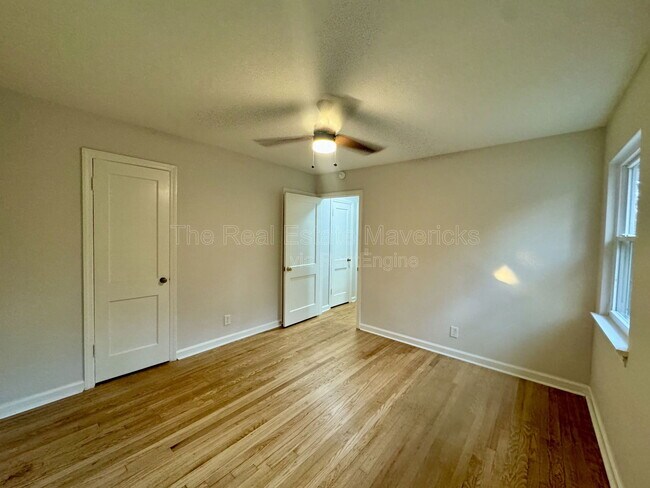 Building Photo - 1452 Elm St