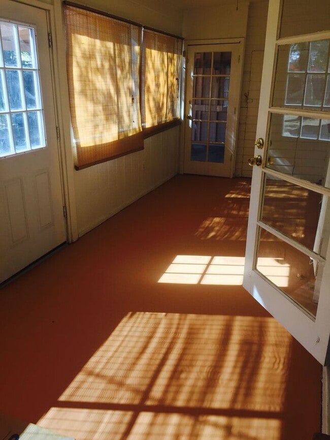 Building Photo - Charming Sam Hughes!