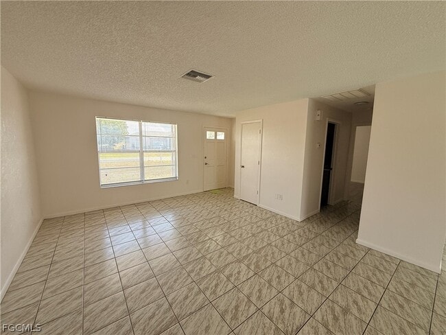 Building Photo - 1912 SE 8th Ave