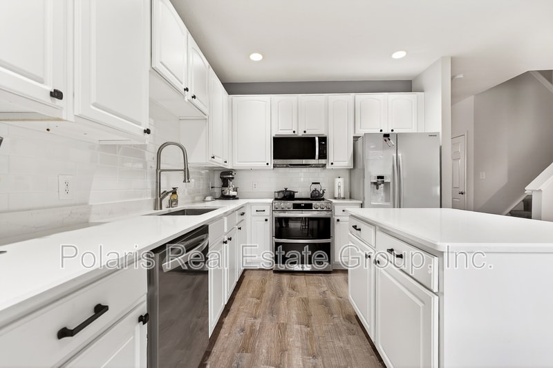 Building Photo - 9439 Tanhurst Dr