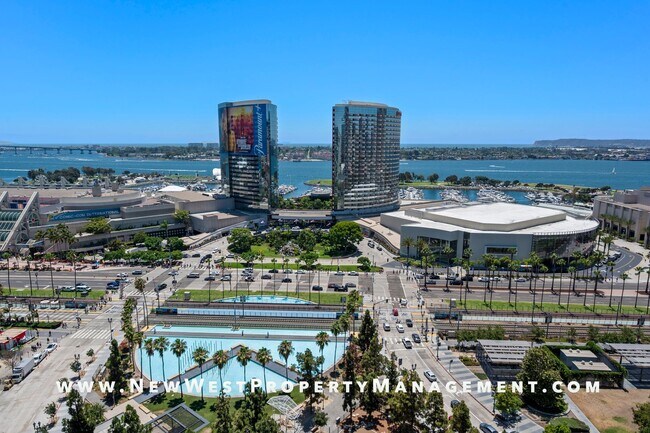 Building Photo - Spectacular Marina District 3-Bedroom Pent...