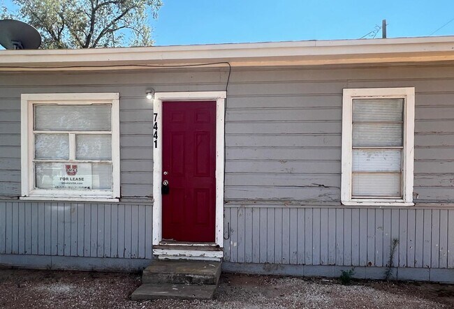 Building Photo - $0 First Month's Rent / $0 Deposit at Move-in