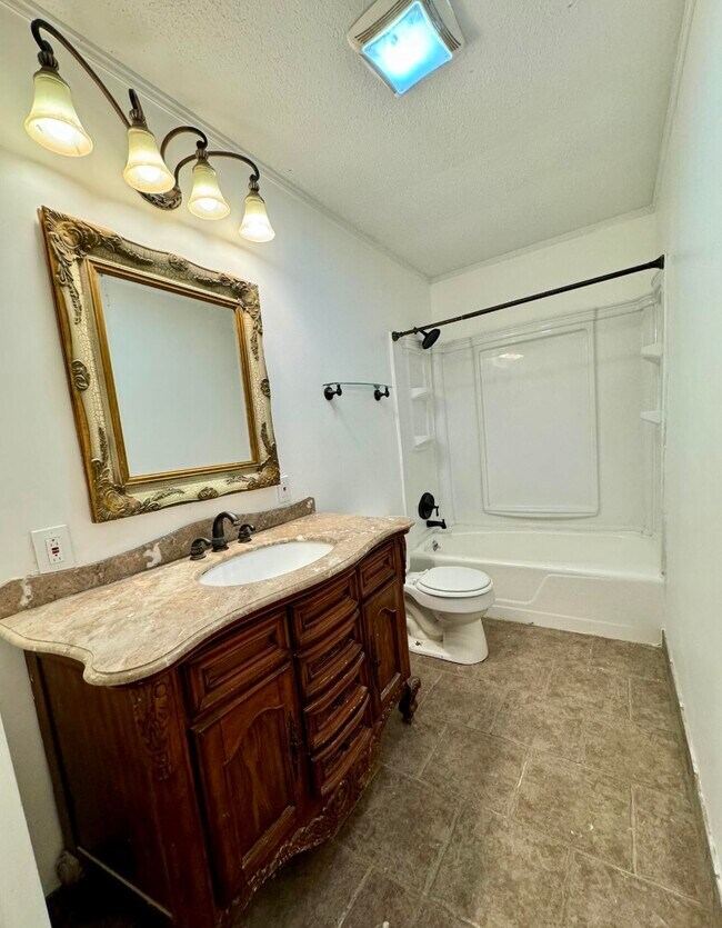 Bath 2 - 202 N Thomas St