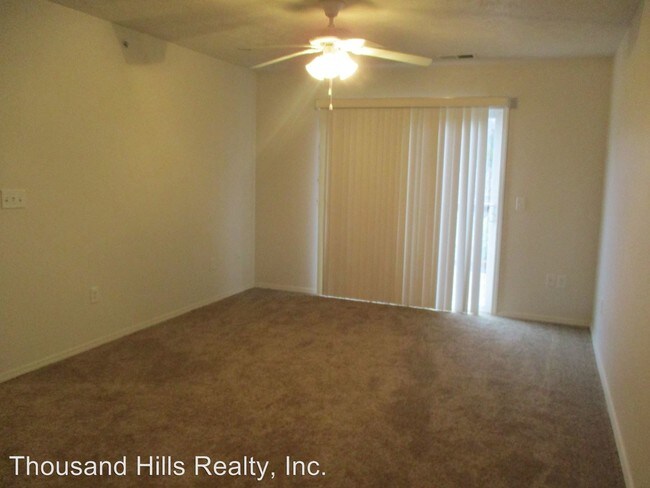 Building Photo - 3 br, 2 bath House - 100 Garden Circle #3