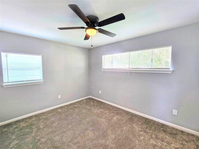 Building Photo - 8413 Robindell Dr