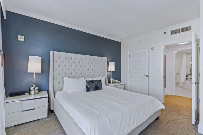 Building Photo - 4441 Collins Ave