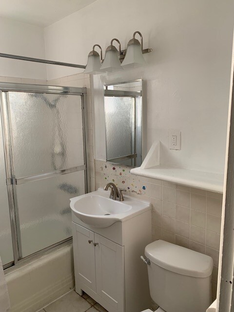 Building Photo - 1514 W 204th St