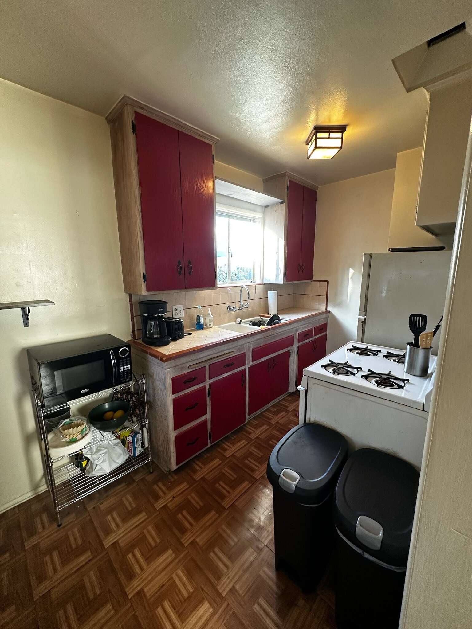 Kitchen - 309 N Hollywood Way