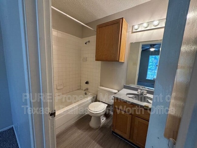 Building Photo - 4004 W Pioneer Dr