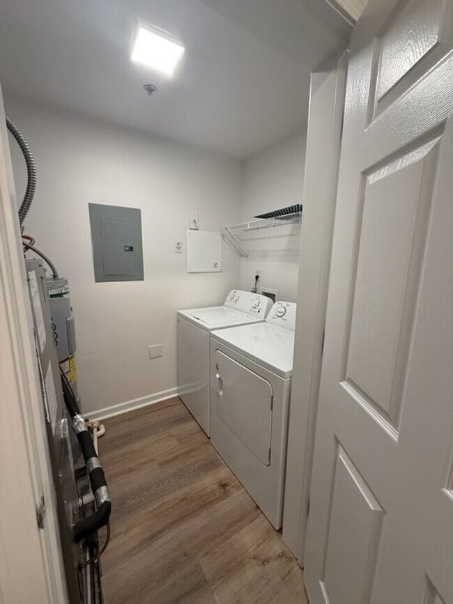 Building Photo - Well maintained 2 br 2 ba condo in the gat...