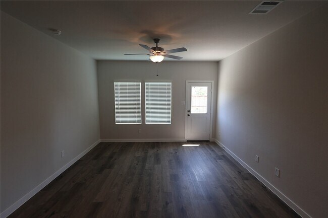 Building Photo - 7855 Bergamot Cir