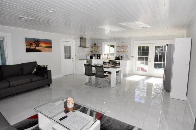 Building Photo - 2450 Hawthorne St