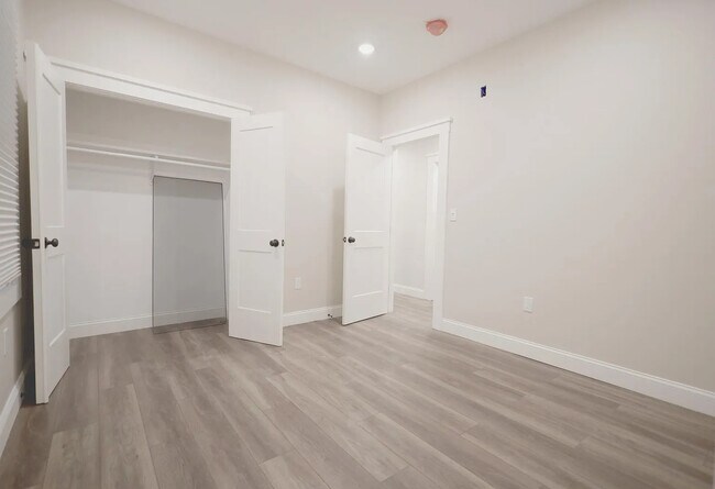 Building Photo - 701 E 2nd St