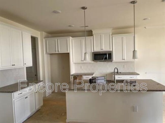 Building Photo - 304 Kephart Way