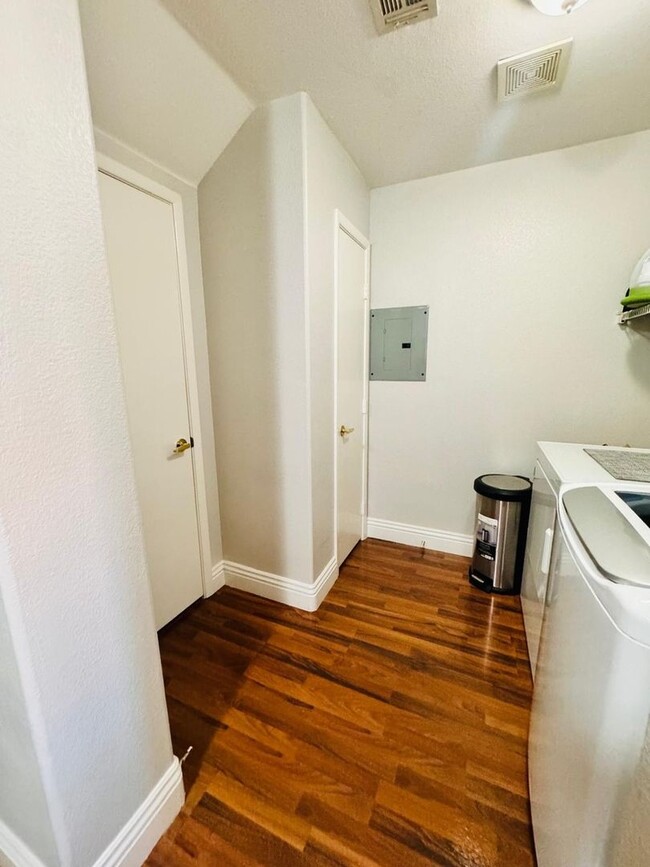 Building Photo - Charming 2BR Townhome in Las Vegas